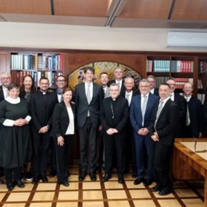 Kardinal Bozanić primio je kandidate za dame i vitezove Hrvatske magistralne delegacije Viteškoga reda Svetoga groba jeruzalemskog (OESSH)